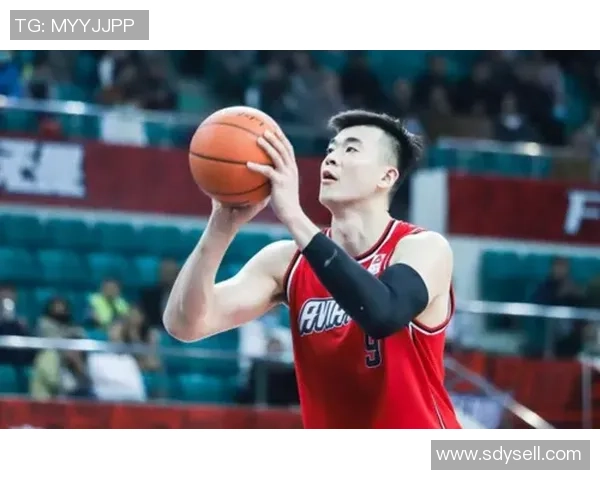 李慕豪：从篮球新星到职业生涯巅峰的成长之路与挑战