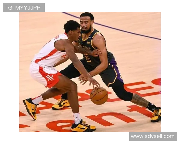 湖人对火箭半场比分揭晓精彩瞬间回顾与分析